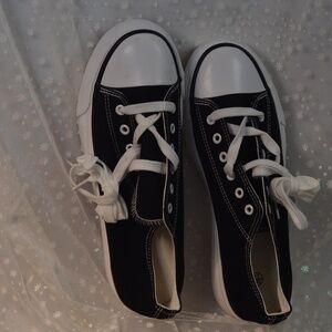 Black & White  Canvas Sneaker SZ 41/ 9.5 W. NEW